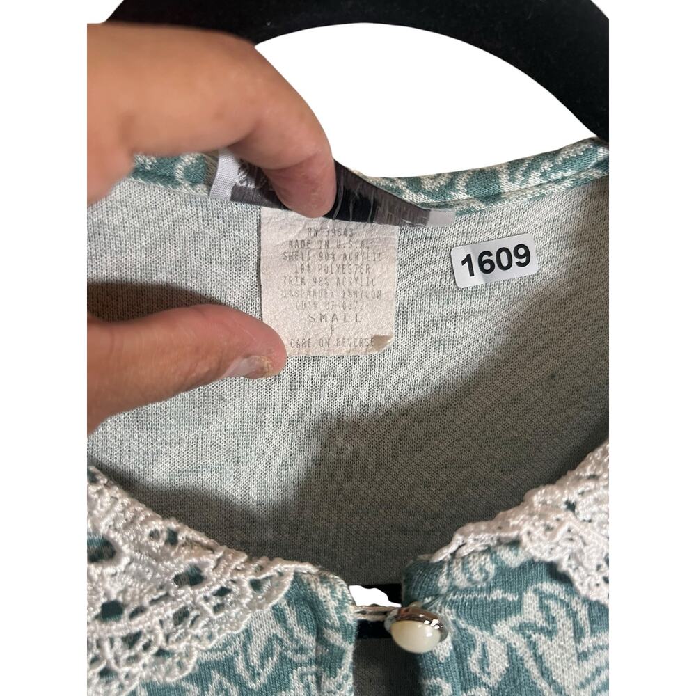 VTG Simply Petites Cricket Lane Women's Floral long-sleeve Peter Pan Collar top - Picture 5 of 6